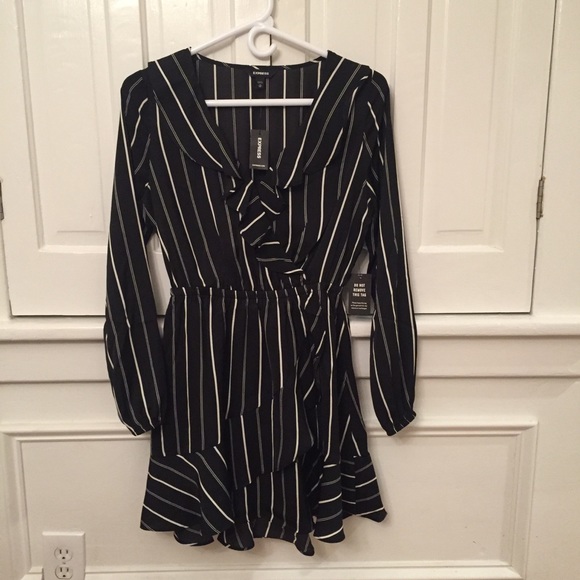 Express Ruffle Elastic Waist Wrap Dress NWT - Picture 2 of 9
